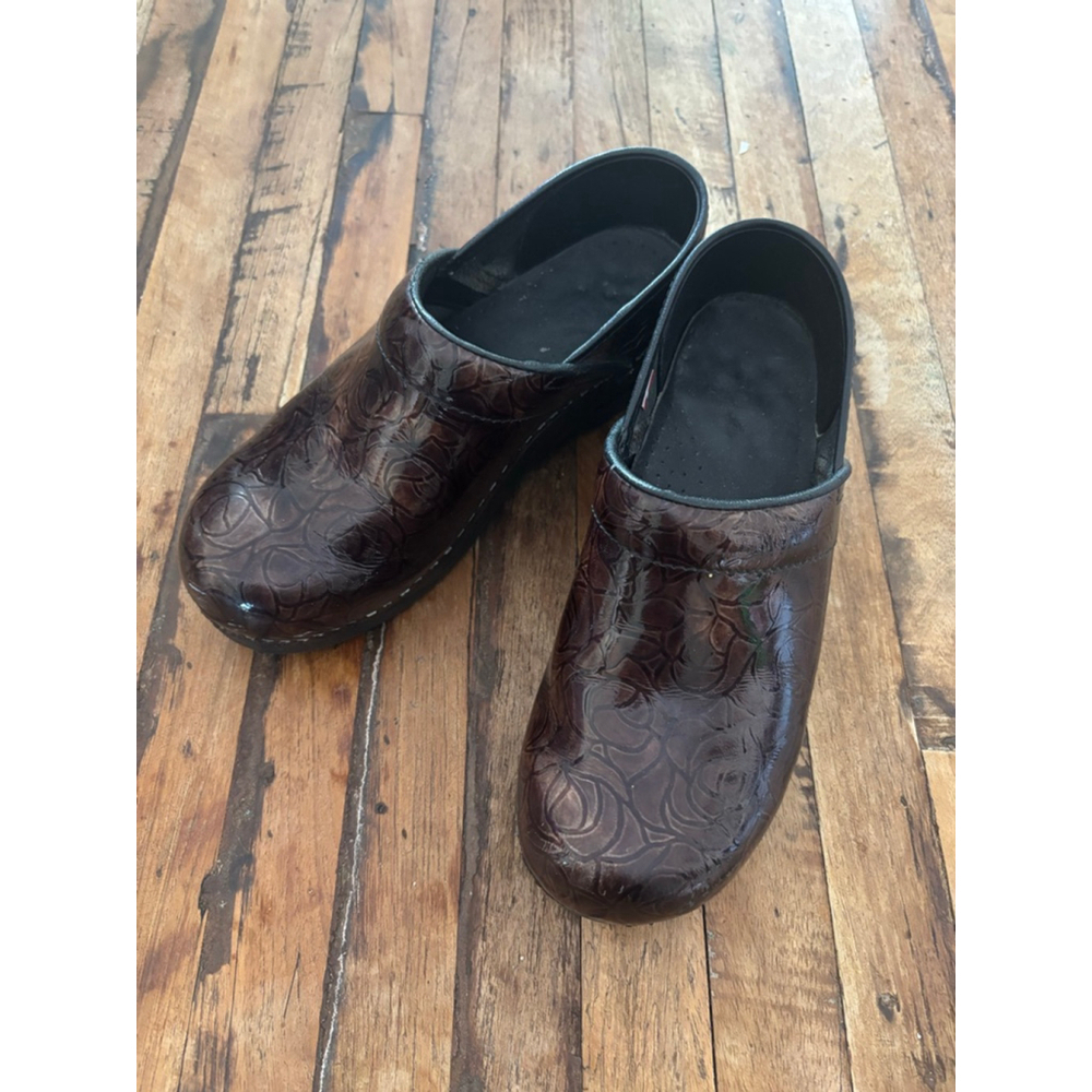 Women's Sanita Brown Embossed Floral Patent Leather Mules Clogs 39 US 8.5